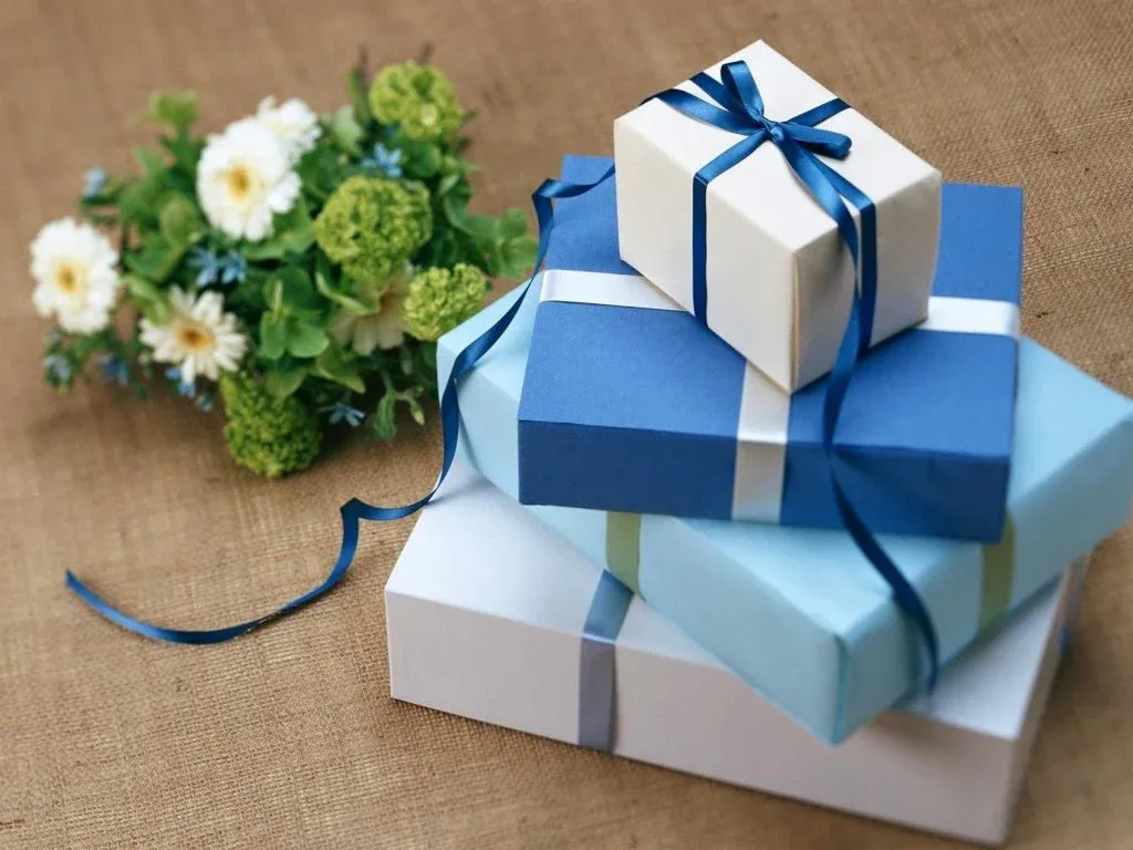 Fashionable Gift Box: Online Rakhi Delivery to USA